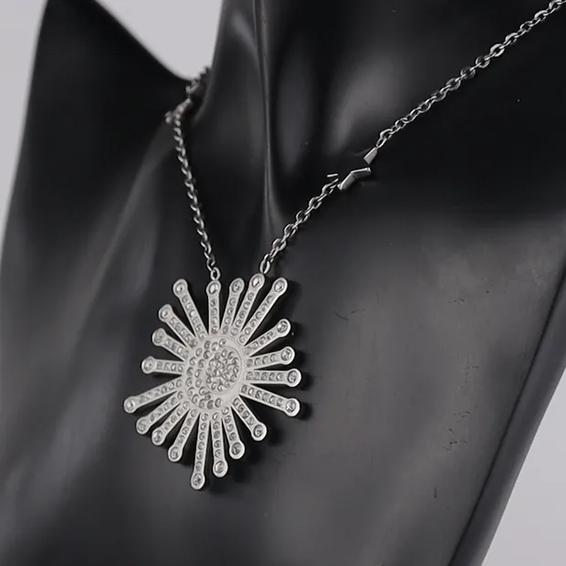 Retro Cool Men′s Titanium Steel Necklace Palace Royal Bat Cross Pendant